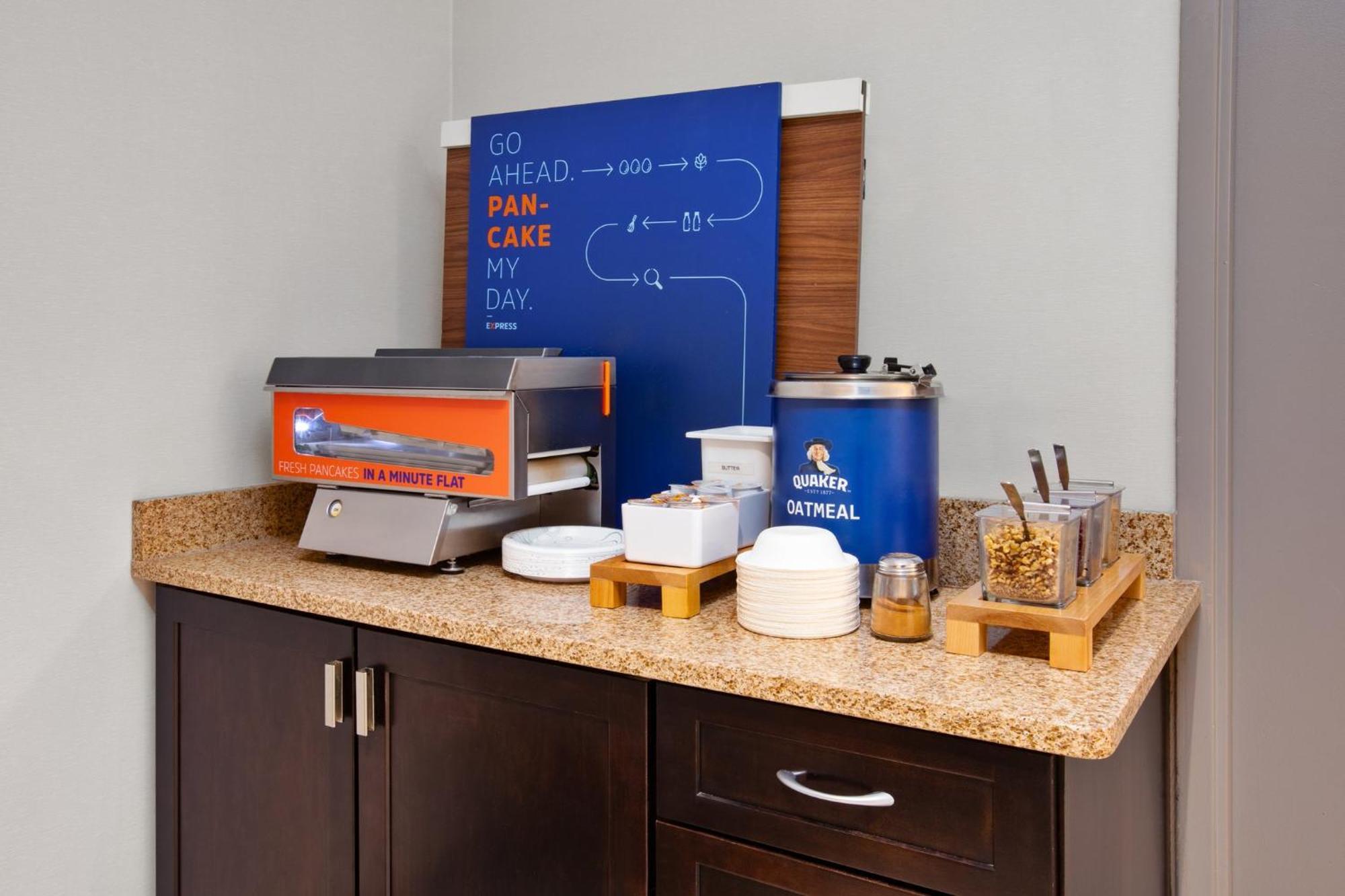 Holiday Inn Express Hotel & Suites Grand Rapids-North By Ihg Уолкер Экстерьер фото